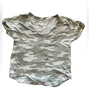 Maurice’s 24/7 Camo Print V-Neck T-Shirt medium
